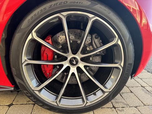 Used 2019 McLaren 570S Spider image 28