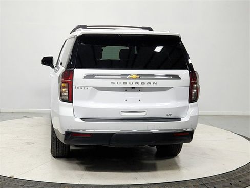 Used 2024 Chevrolet Suburban LT w/ Luxury Package image 6