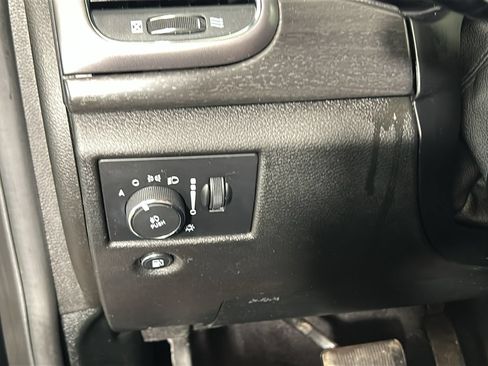 Used 2018 Jeep Grand Cherokee Laredo AWD/4WD image 23