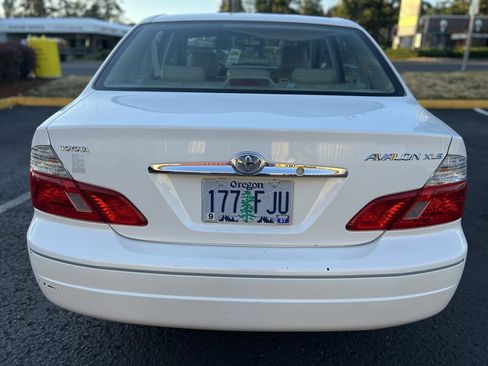 Used 2004 Toyota Avalon XLS FWD image 4