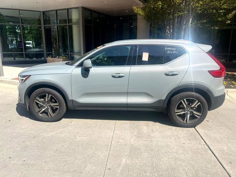 Used 2025 Volvo XC40 B5 Core image 7