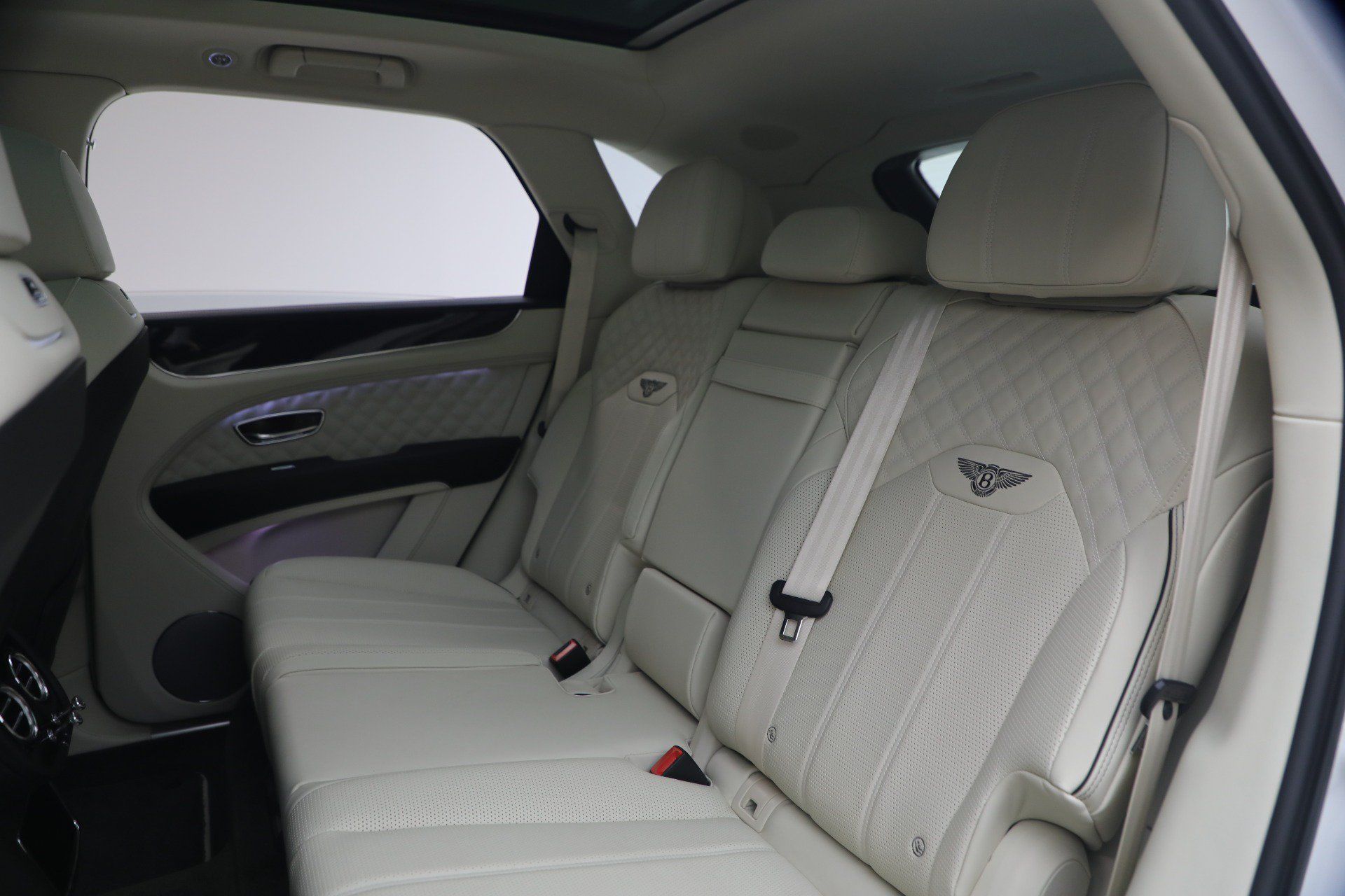 Certified 2022 Bentley Bentayga AWD/4WD image 24