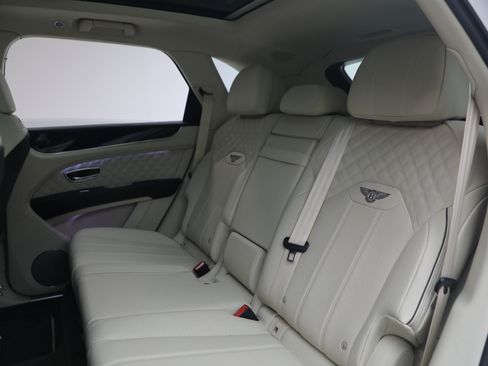 Certified 2022 Bentley Bentayga AWD/4WD image 24