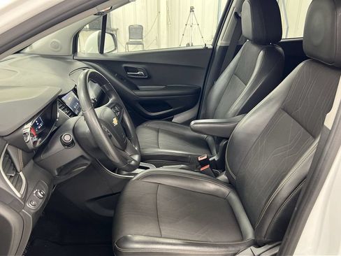Used 2021 Chevrolet Trax LT FWD image 18