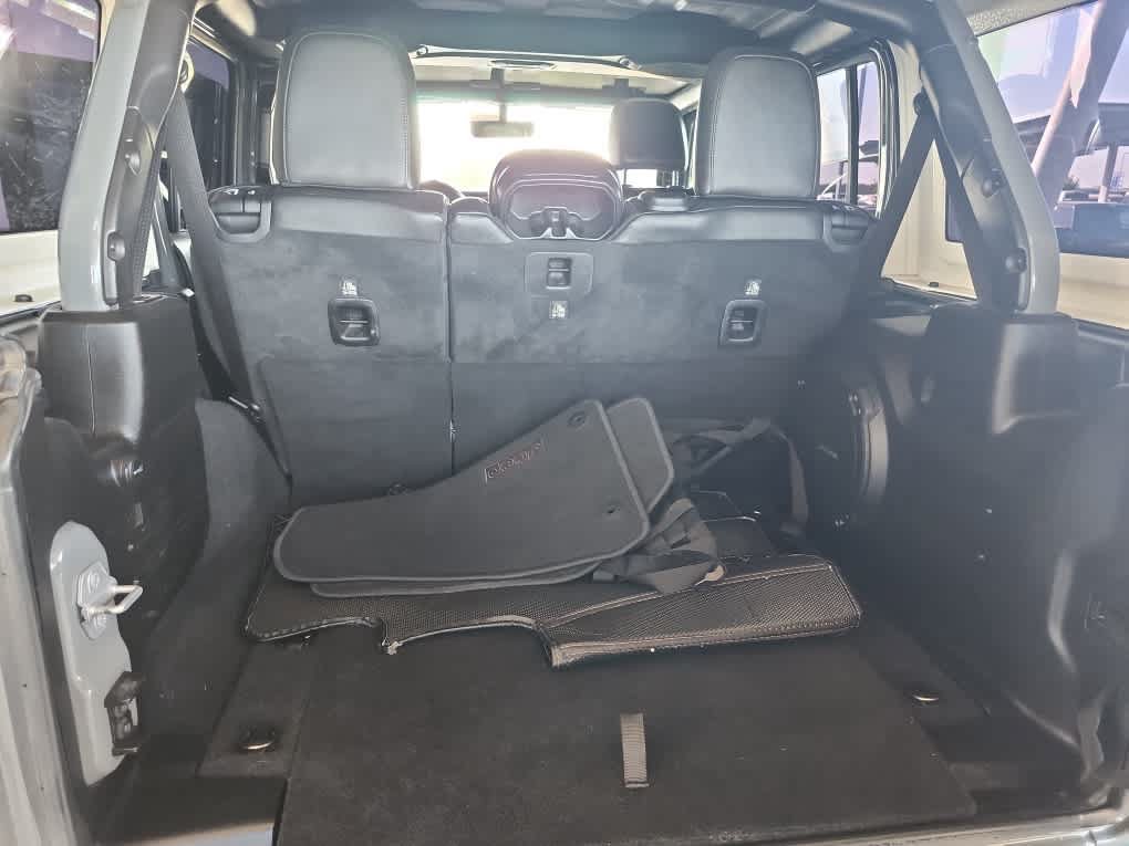 Used 2019 Jeep Wrangler Unlimited Sahara w/ Uconnect 4C Nav & Sound Group AWD/4WD image 30