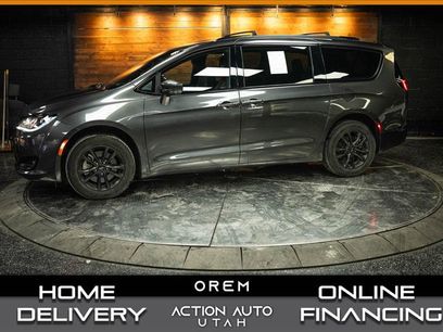 Used 2020 Chrysler Pacifica Touring-L w/ Advanced Safetytec Group