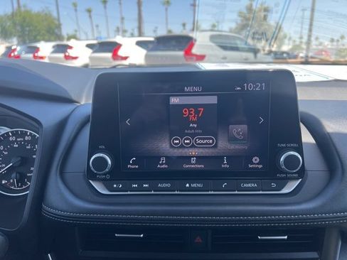 Used 2025 Nissan Rogue SV FWD image 14