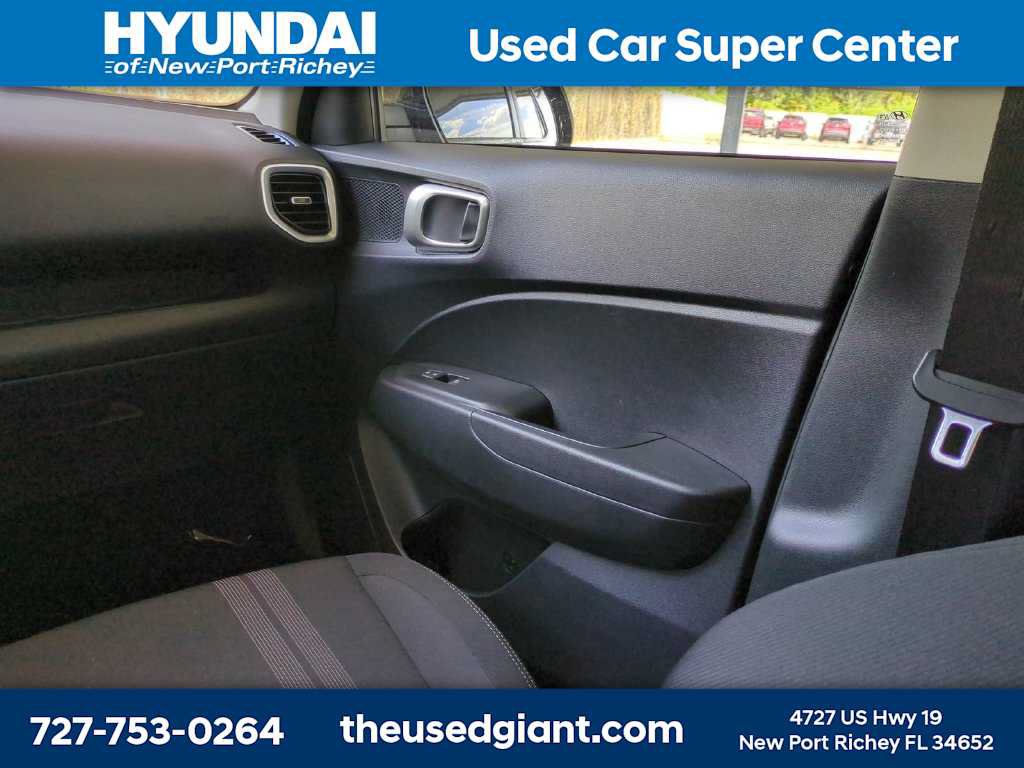 Certified 2025 Hyundai Venue SEL FWD image 17