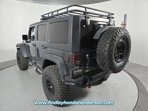 Used 2018 Jeep Wrangler Unlimited Rubicon w/ Connectivity Group image 4
