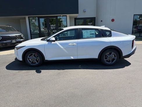 New 2026 Kia K4 FWD image 2