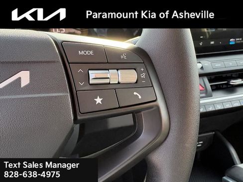 New 2025 Kia K4 LXS image 13