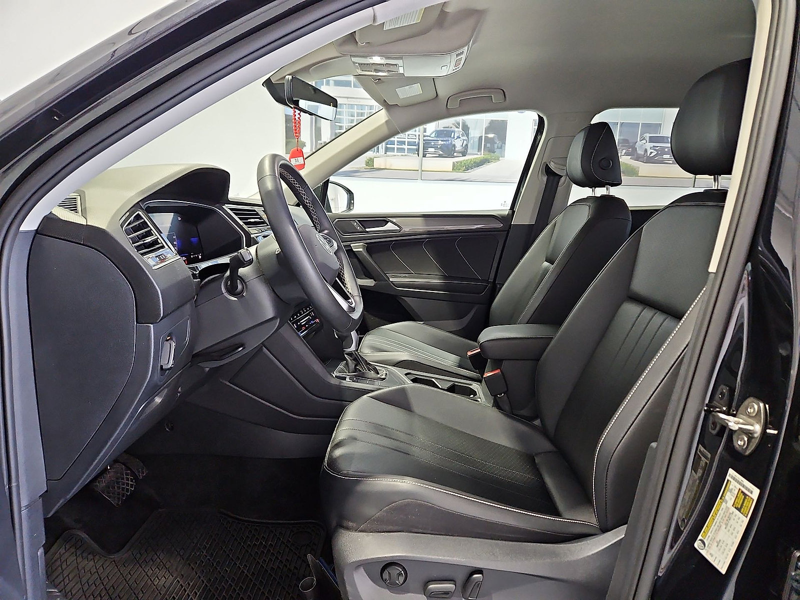 Certified 2024 Volkswagen Tiguan SE FWD image 16