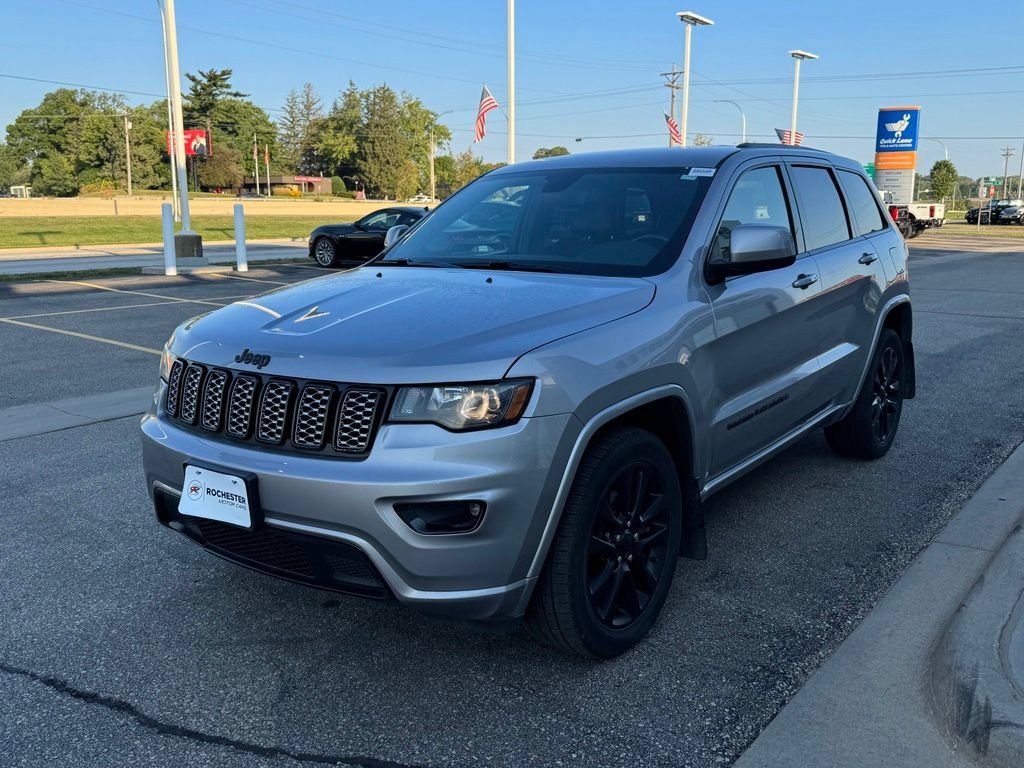 Used 2018 Jeep Grand Cherokee Altitude AWD/4WD image 33
