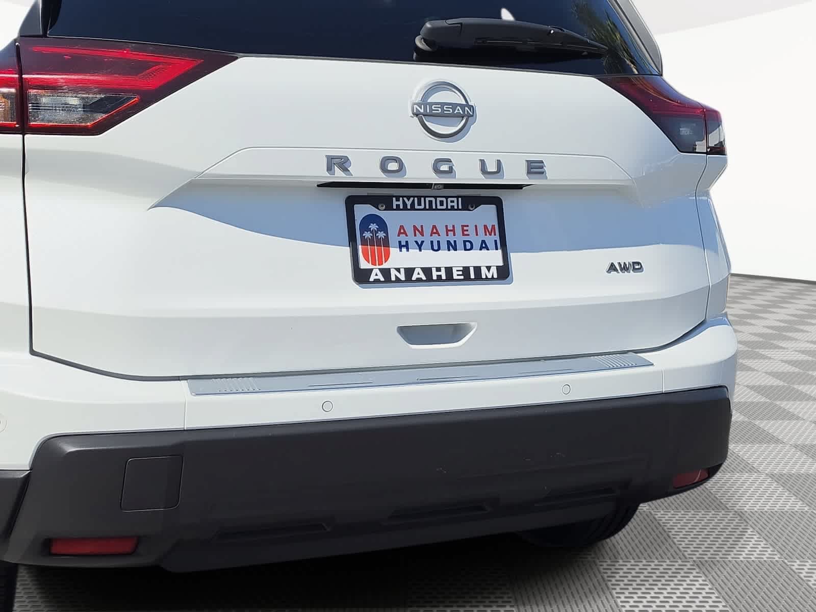 Used 2025 Nissan Rogue SV AWD/4WD image 12