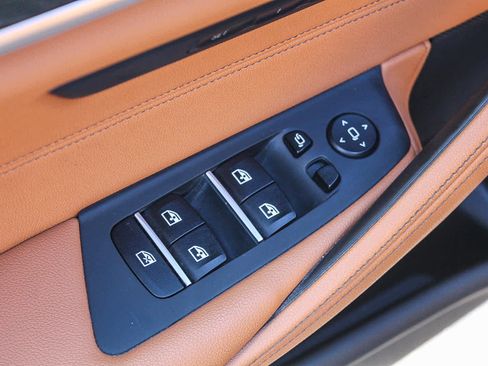 Used 2022 BMW 530e w/ Convenience Package image 20