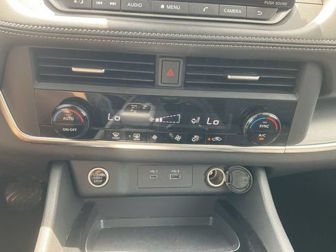 Used 2023 Nissan Rogue SV AWD/4WD image 16