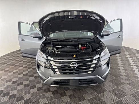 Used 2025 Nissan Rogue SL FWD image 11