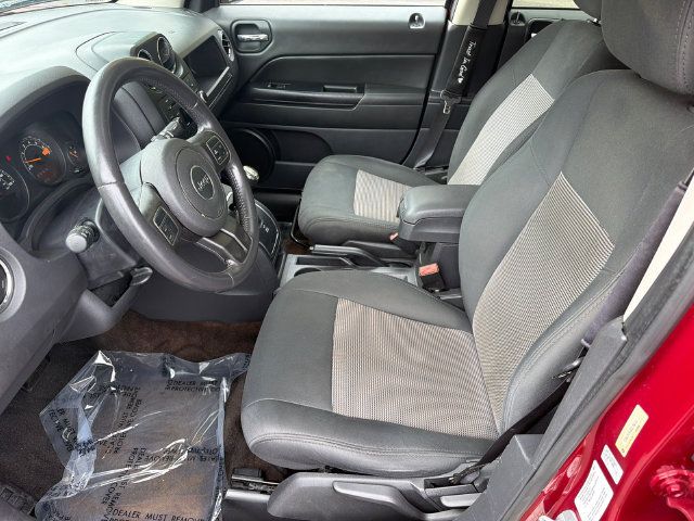 Used 2019 Jeep Cherokee Latitude Plus FWD image 10