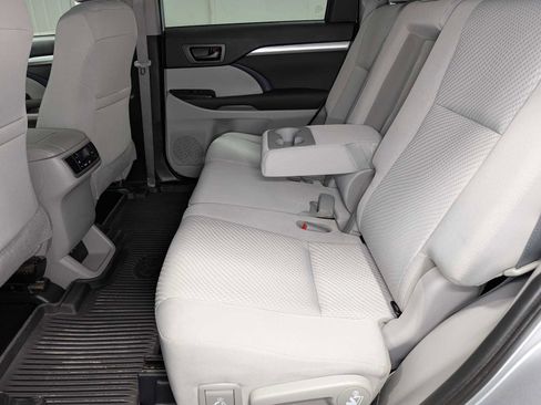 Used 2019 Toyota Highlander LE image 17