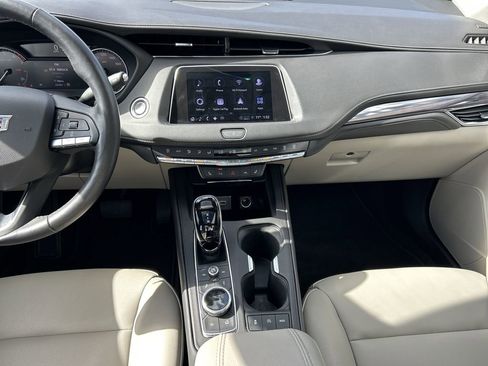 Certified 2023 Cadillac XT4 Luxury w/ Cold Weather Package image 15