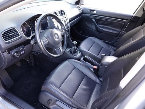 Used 2010 Volkswagen Jetta TDI FWD image 3