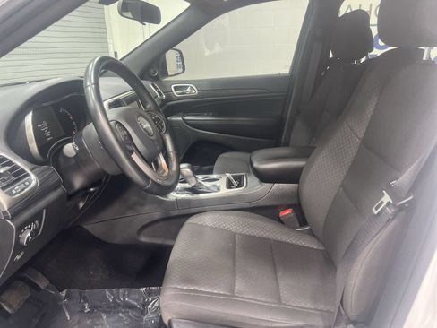 Used 2021 Jeep Grand Cherokee Laredo AWD/4WD image 11
