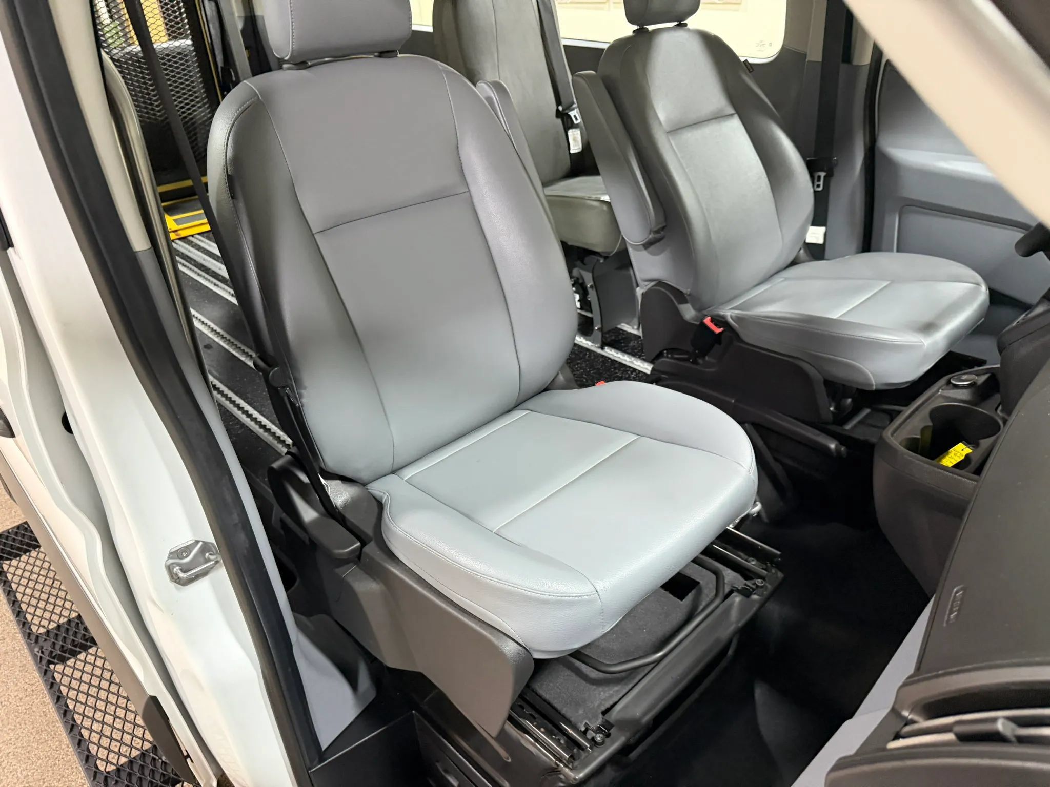 Used 2018 Ford Transit 150 XL RWD image 30