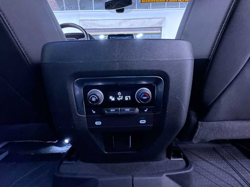 Used 2022 Chevrolet Tahoe Z71 w/ Luxury Package AWD/4WD image 31