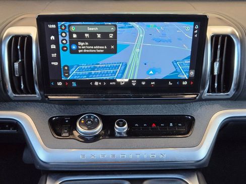 Used 2025 Ford Expedition Tremor AWD/4WD image 18
