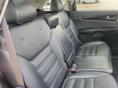 Used 2019 Kia Sorento EX w/ Option Group 040 AWD/4WD image 17