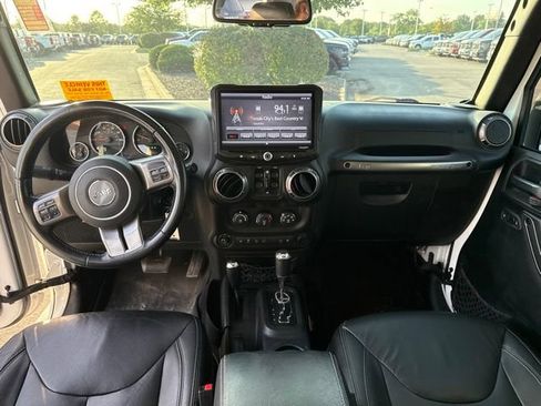 Used 2018 Jeep Wrangler Unlimited Sahara AWD/4WD image 22