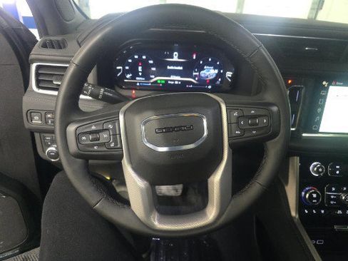 Used 2024 GMC Yukon XL Denali image 12