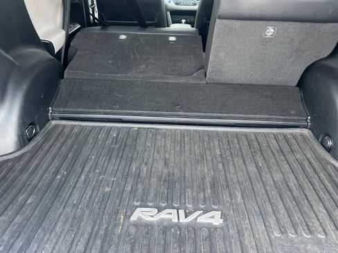 Used 2017 Toyota RAV4 Limited image 12