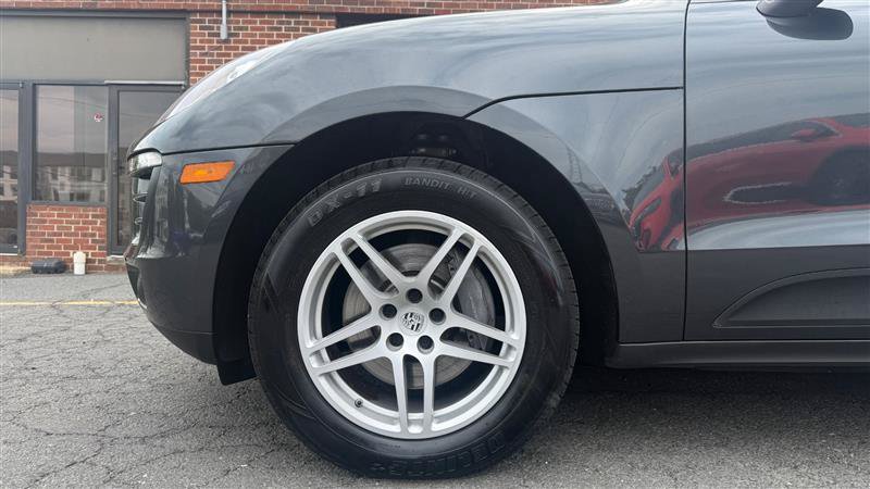 Used 2018 Porsche Macan AWD/4WD image 4
