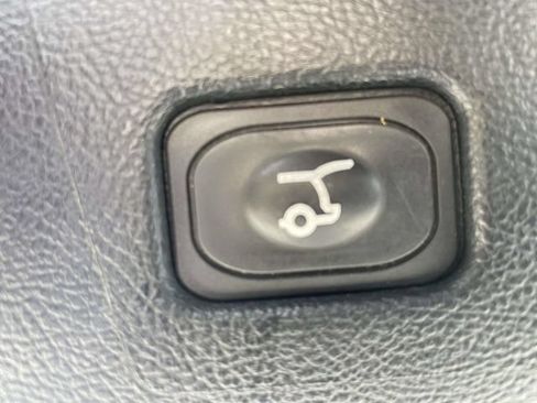 Used 2021 Ford Edge Titanium w/ Equipment Group 301A FWD image 10