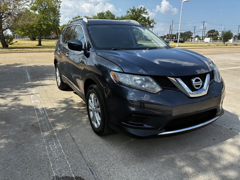 Used 2016 Nissan Rogue SV FWD image 2