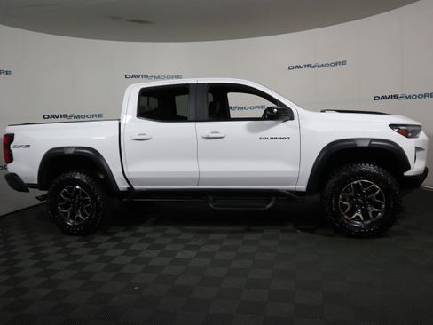 Used 2024 Chevrolet Colorado ZR2 w/ Safety Package AWD/4WD image 13