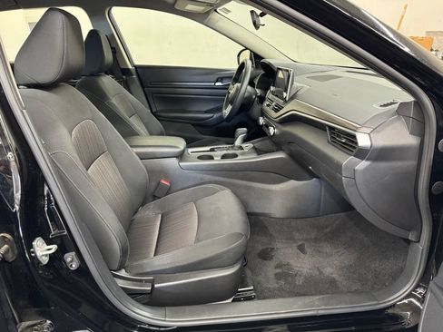 Used 2025 Nissan Altima 2.5 SV FWD image 26