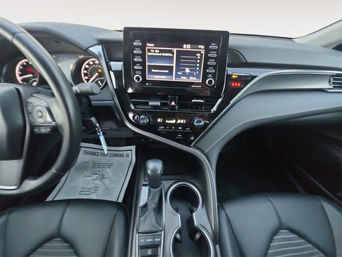 Used 2024 Toyota Camry SE image 11