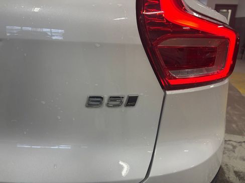 Used 2024 Volvo XC40 B5 Core image 18