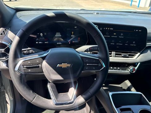 Used 2026 Chevrolet Equinox LT AWD/4WD image 19