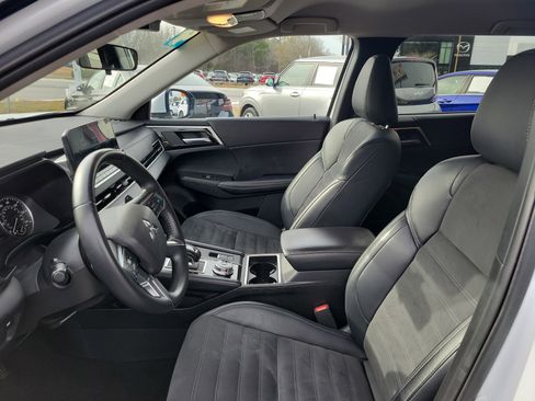 Used 2024 Mitsubishi Outlander SE image 18