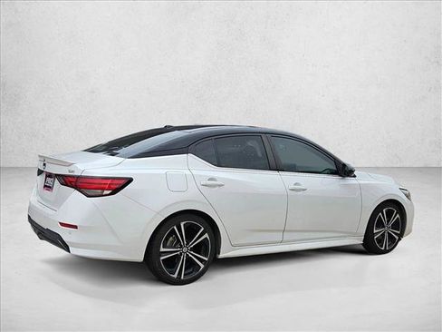 Used 2022 Nissan Sentra SR w/ SR Premium Package FWD image 5