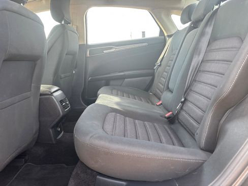 Used 2017 Ford Fusion SE w/ Fusion SE Technology Package image 23