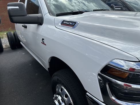 Used 2025 RAM 3500 Tradesman w/ Chrome Appearance Group AWD/4WD image 4