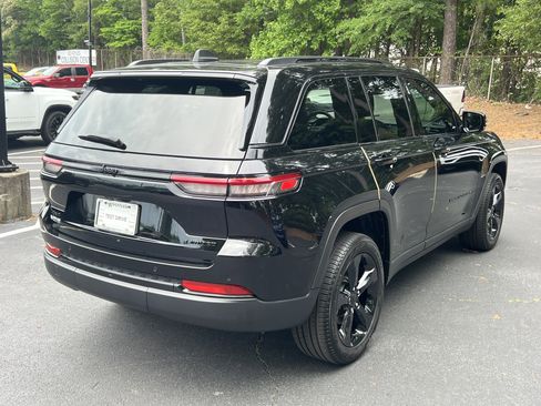Used 2025 Jeep Grand Cherokee Limited w/ Black Appearance Package AWD/4WD image 8