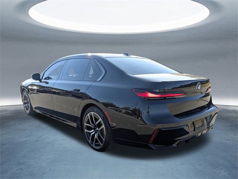 Used 2025 BMW 740i image 6