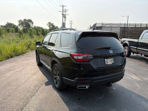 Used 2023 Honda Pilot Sport image 4
