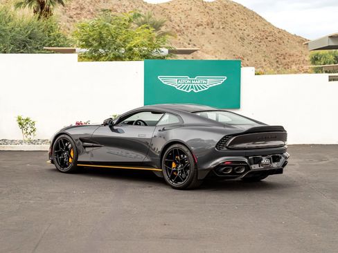 Used 2025 Aston Martin Vanquish image 2