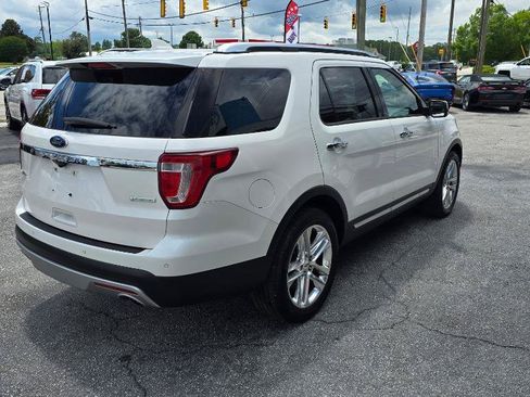 Used 2017 Ford Explorer Limited w/ Equipment Group 301A FWD image 4